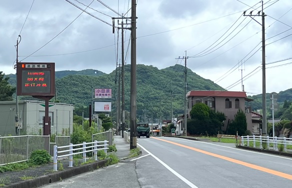 【自然】大自然の神秘！山岳地帯に突如出現した謎の穴・・・